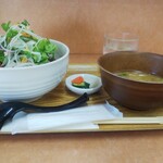 小さな食堂 ヒロ - マグロサラダ丼 (税込)650円 ※正面から(2021.10.01)