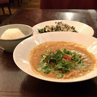 THE CONDER HOUSE - クイックランチ。メインはマッサマンカレー