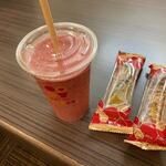 果汁工房 果琳 - ドリンク写真:メニューの中から私がお願いしたのはベリーベリーミックスのLとフルーツブランシュを２本です。