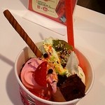 パーティーランド - イチゴ、キウイ、チーズケーキ