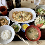 満月食堂 - カツとじ定食＋100円サラダと納豆