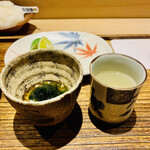 日本橋 蕎ノ字 - ☆蕎麦の実と浜名湖産の舞阪生海苔。
      ☆シジミと昆布出汁。