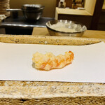 日本橋 蕎ノ字 - ☆車海老（鹿児島産）
      ◎一つ目のレアの海老は塩で頂く。いつも絶妙な火入れ加減！
      