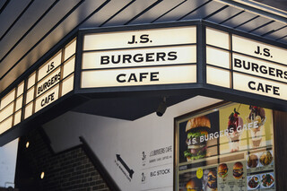 J.S. BURGERS CAFE - 高島屋の向かい、アパレルショップの横から３階まで！