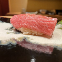 鮨 龍次郎 - まずは一貫握らせてください！の中トロ♡