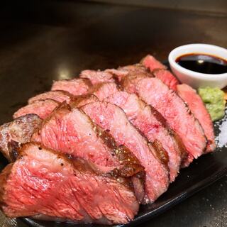 80% of our customers order the "Kuroge Wagyu Beef Teppanyaki", which is an exquisite dish.