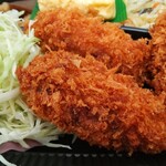 炭焼き弁当 たまご家 - 大ぶりな牡蠣フライ