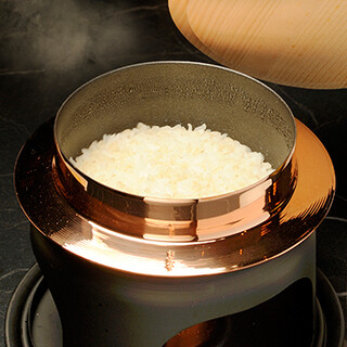 もち麦配合！健康に気遣う意識の高さも魅力の「釜飯」をどうぞ