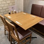 和食 おにおろし - 2名～4名様のテーブル席になります。