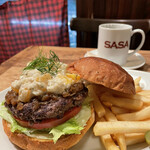 GRILL BURGER CLUB SASA - 【10月のMonthly Burger】  『〜ディル香る〜柿とクリームチーズのカクテルサラダBurger¥1150』 ※平日ランチは、ソフトドリンク付