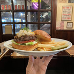 GRILL BURGER CLUB SASA - 【10月のMonthly Burger】  『〜ディル香る〜柿とクリームチーズのカクテルサラダBurger¥1150』 ※平日ランチは、ソフトドリンク付