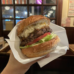 GRILL BURGER CLUB SASA - 【10月のMonthly Burger】  『〜ディル香る〜柿とクリームチーズのカクテルサラダBurger¥1150』 ※平日ランチは、ソフトドリンク付
