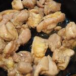 卓 - 赤鶏の塩焼きその２