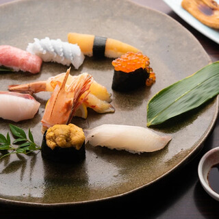 请品尝使用严选食材制作的寿司。