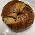 ナナパン - 間違えて（マロンのところに並んでたけど、どうやらマロンは売り切れてたみたい）ティラミス。280円。