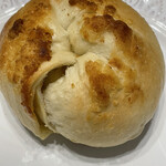 ナナパン - スイートポテトベーグル　280円。むちむち生地にサツマイモペーストうまいです！