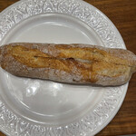 ナナパン - 大好物のミルクフランス。２１０円。価値ある２１０円。バケットが美味しいし、砂糖ジャリジャリのクリームが美味しい。大好き。よーく噛んで食べます。うーん、美味しい！