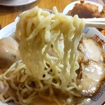 Hinode Seimen - 肉中華そば　麺リフト