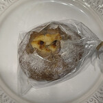 ナナパン - クルミの入ったハード生地に甘いクリームチーズ！これ美味しい！！！前は生地にクランベリーだったね。クルミも美味しい。