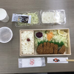 かつ政 - ロースかつ弁当　中(150g)　ご飯大盛　キャベツ大盛　¥1490