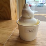 cafe stand musbu - ソフトクリーム(385円)です。