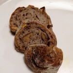 ル・プチメック - かわいいおしりが大好き
      外側の強さに負けないクルミの量