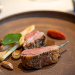 レストラン オオツ - 2021.10 フランスロゼール産仔羊カレ タイムのソース ピペラード 真菰筍 千葉産おおまさり