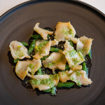 レストラン オオツ - 2021.10 日高産真ツブ貝ロースト ブルギニョンバターソース フヌイユの花 インゲン豆