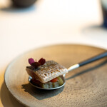 レストラン オオツ - 2021.10 根室産〆秋刀魚の炙り トマト 茄子