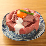 松阪牛的烤牛肉小份蓋飯松露酸奶調味汁
