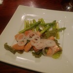 テロワール - 北条産グリーンアスパラ、自家製スモークサーモン