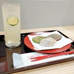 和田乃屋 - 滝の焼餅とすだちジュース