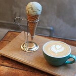 Mighty steps coffee stop - ジェラート ピスタチオ＋カフェラテ