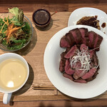 Nikuto Wain Haneushi - ♦︎牛タン丼（肉1.５倍）
                        ♦︎《ランチ》サラダ、スープ付
                        ♦︎※メンチカツは別注文なので、ランチには含まれません(^-^;)