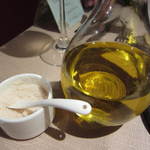 L’ISOLETTA - オリーブ or バターで。