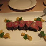 L’ISOLETTA - 淡路牛もも肉の炭火やき　白トリュフ塩で。