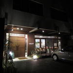 L’ISOLETTA - 外観こんな感じです。2台までなら駐車可能、一杯なら大浜の無料駐車場を利用しましょう。