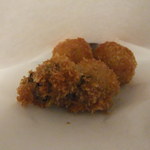 舞桜 - 手前がカキフライ、奥がクリームコロッケ