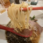 みなとや - 黄金色のスープに細ストレート麺