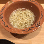 日本料理 永代 - 塩ラーメン。マグロ節、鶏ガラ、シジミの出汁で。