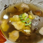 鮨 心白 - 舞茸 しめじ 朱鷺ひらたけ 天然の榎に小さくても甘味の濃い山栗が入ってます