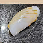 鮨 心白 - 握りは墨烏賊から　身が厚くてとても美味しい墨烏賊です