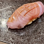 鮨 心白 - 函館産の鰤は握りにぴったりの脂の乗り　美味しいなんてもんじゃないですよ