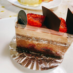パティスリーアション - ラズベリーのチョコケーキ