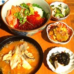 MIHARA KITCHEN - ■自家製いくらの醤油漬けと炙りサーモンの丼ぶり定食