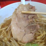 ラーメン二郎 - これはワイルドな豚です