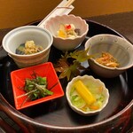 和食処 大ばん - ★北海道　天然ブリ刺し丼　おばんざい付（900円税込）★おばんざい