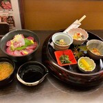 和食処 大ばん - ★北海道　天然ブリ刺し丼　おばんざい付（900円税込）★