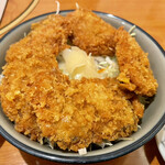 尾形 - うまかつ丼アップ