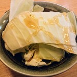 Izakaya Soreyuke Toriyaro- - お通し・塩だれキャベツ（それゆけ鶏ヤロー 水道橋店）